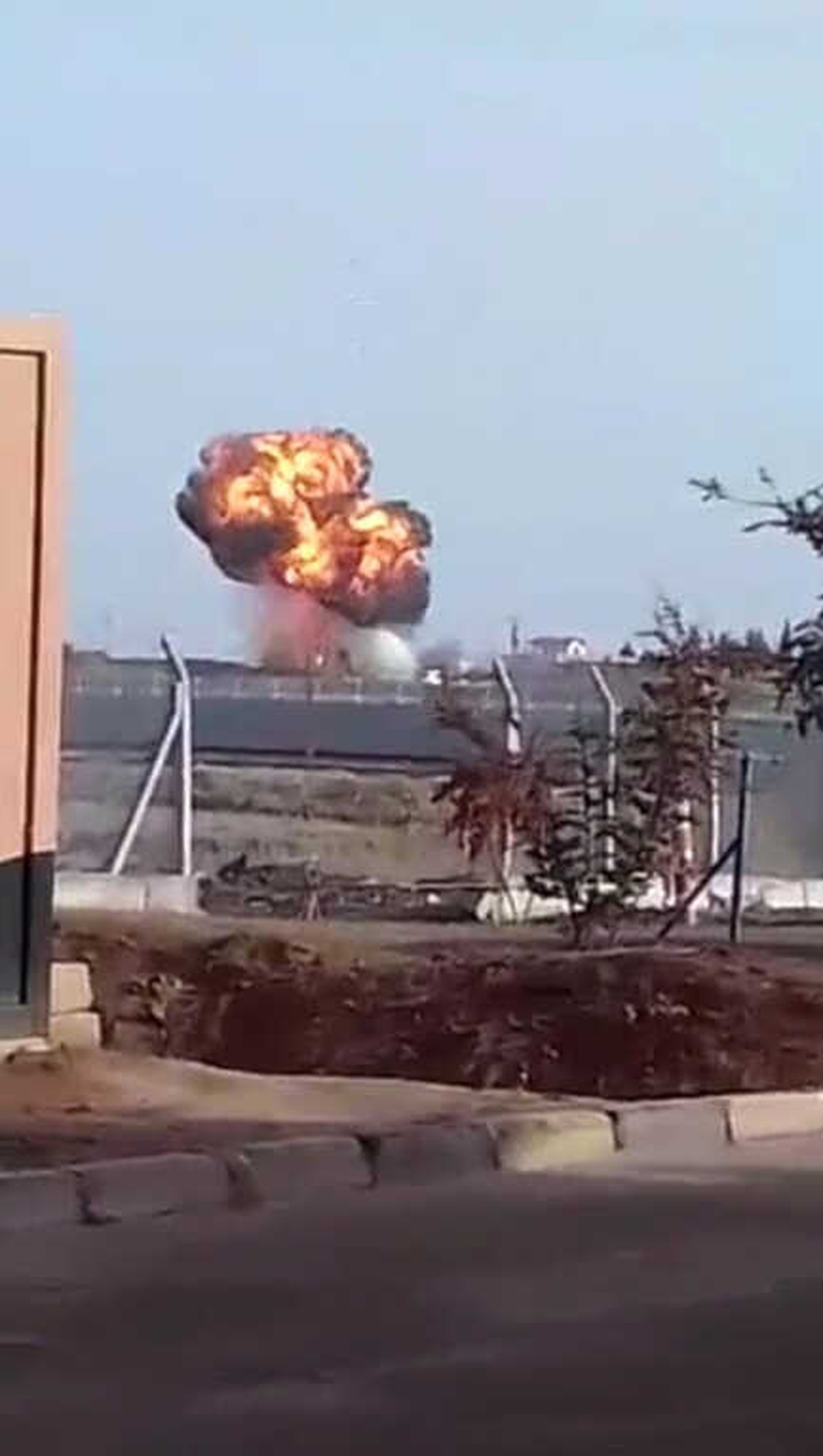 Türk Tankı, Teröristlerin Mevzi Kazan İş Makinesini Vurdu