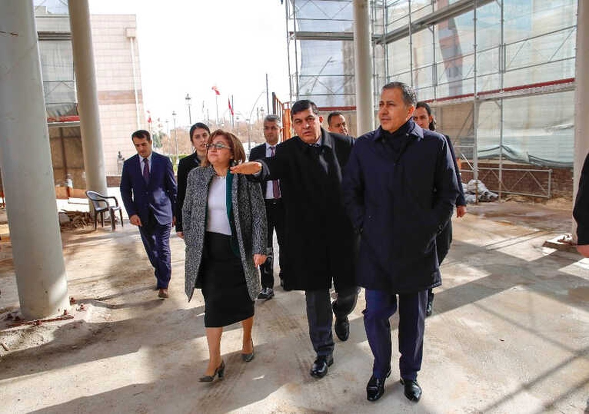 Vali Yerlikaya ve Fatma Şahin Şehitkamil Sanat Merkezini Gezdi