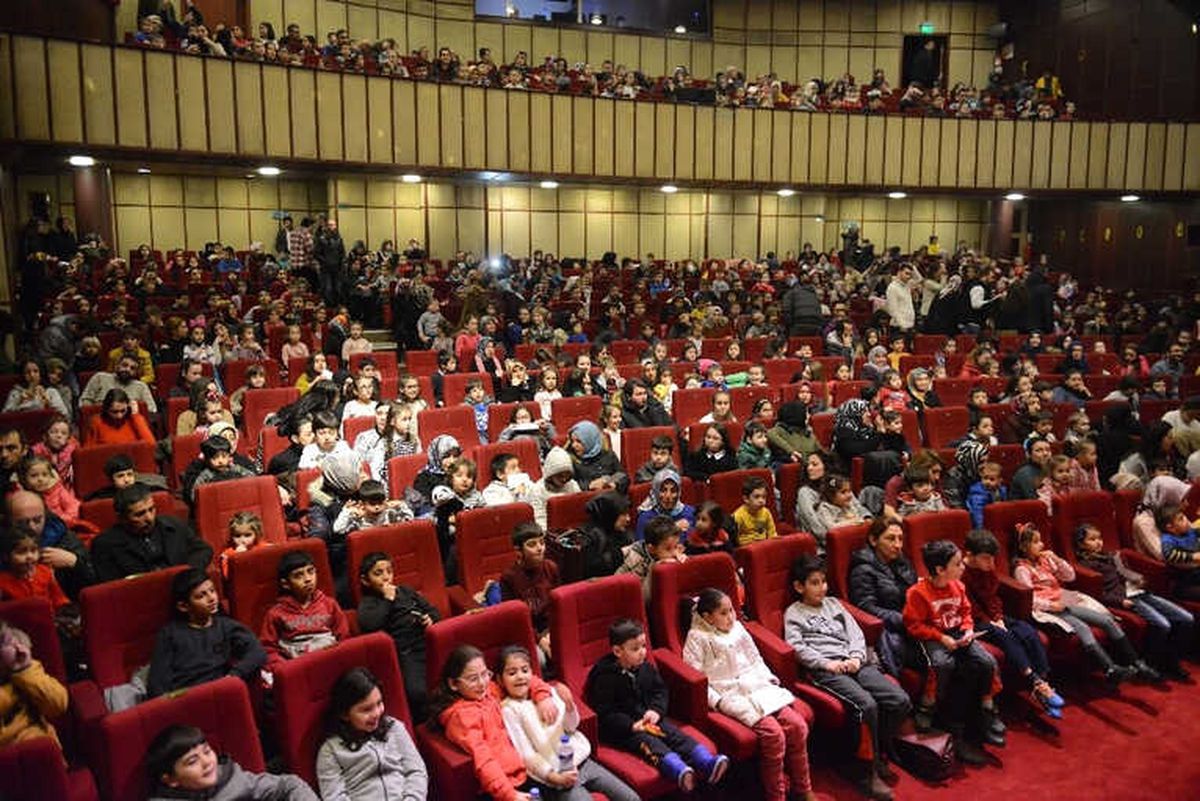 Yıldırımlı Çocuklar Tiyatroya Doydu