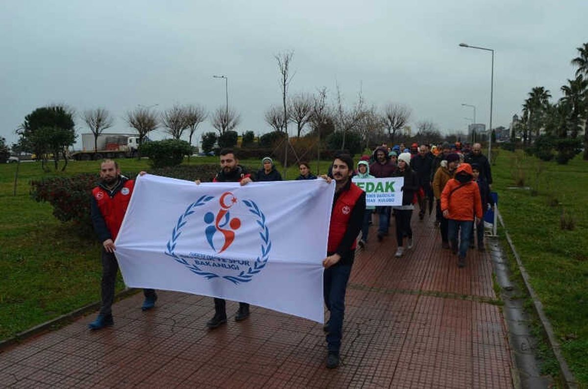 Zigana\'da 9 Yıl Önce Çığ Felaketinde Hayatını Kaybeden 10 Dağcı İçin Trabzon\'da Anma Yürüyüşü...