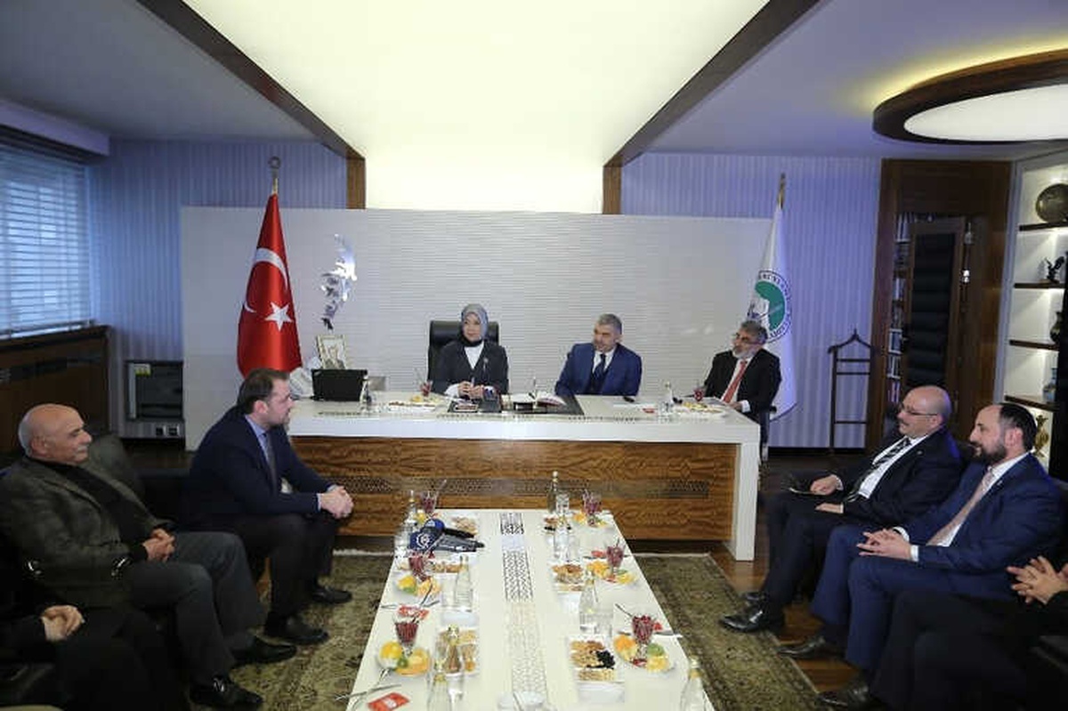 AK Parti Sosyal Politikalar Başkanı Çalık, Başkan Çelik\'i Ziyaret Etti