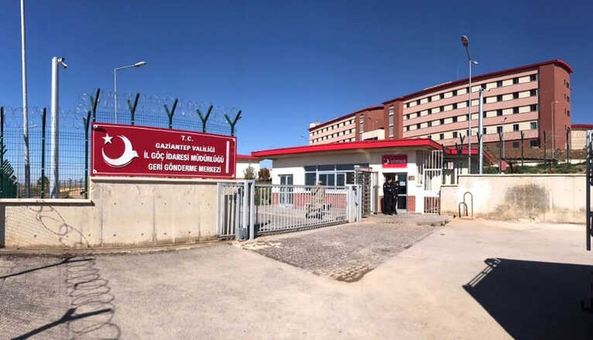 Bakan Soylu, Gaziantep\'te İl Göç İdaresinde İncelemelerde Bulundu
