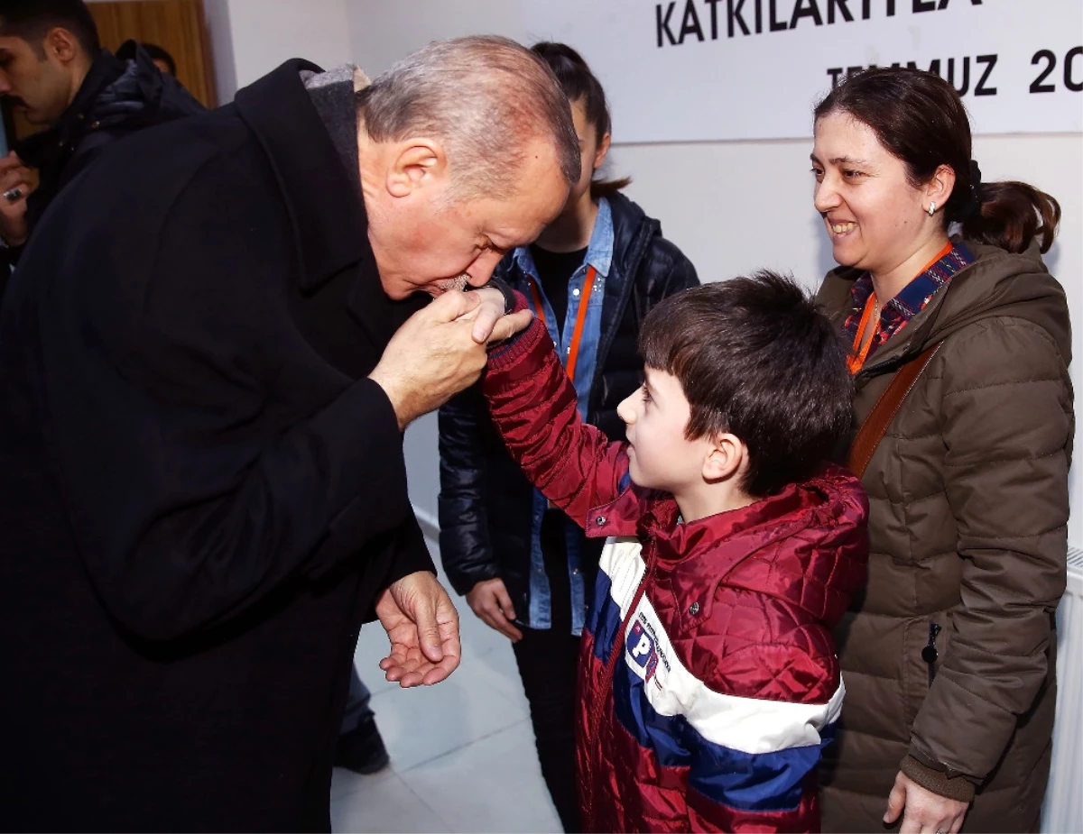Erdoğan, Şehit Polisin Ailesi ile Görüştü