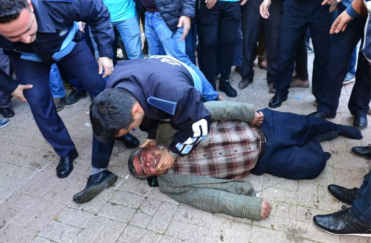 Kaçan Devenin Kırdığı Korkuluk Altında Kalan Vatandaş Ezilme Tehlikesi Geçirdi