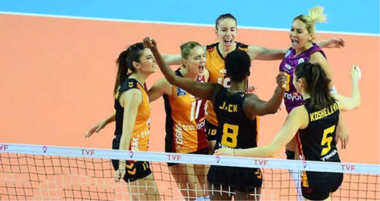 Galatasaray, Voleybolda Fenerbahçe\'yi 3-0 Yendi