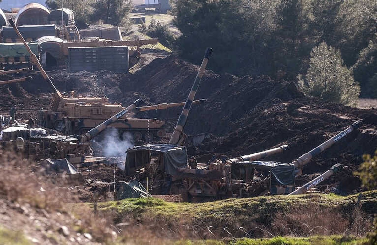 Obüsler Afrin\'i Bombardımana Tutuyor