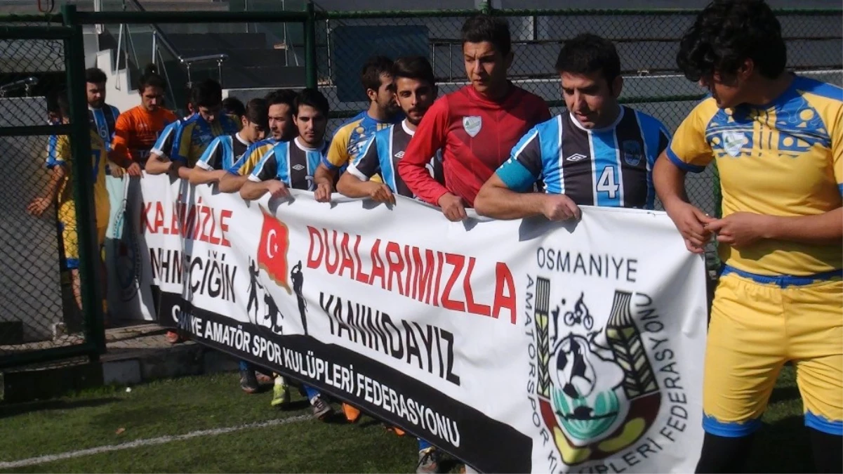 Osmaniyeli Futbolcular Zeytin Dalı Harekatı\'na Pankartla Destek Verdiler