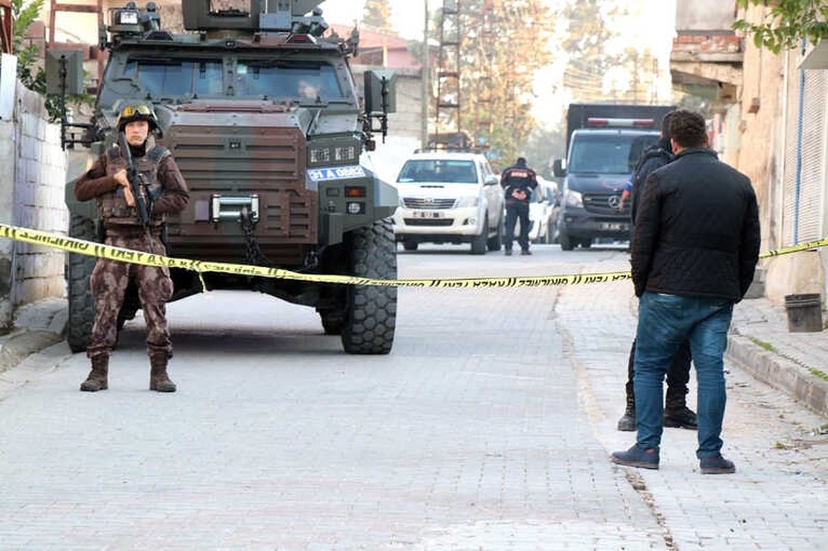 Reyhanlı\'da Bir Evin Banyosuna Roket Düştü