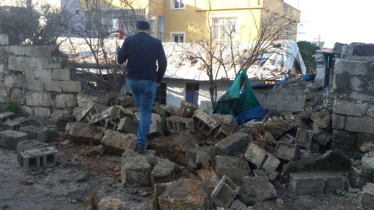 Reyhanlı\'ya 2 Roket Atıldı