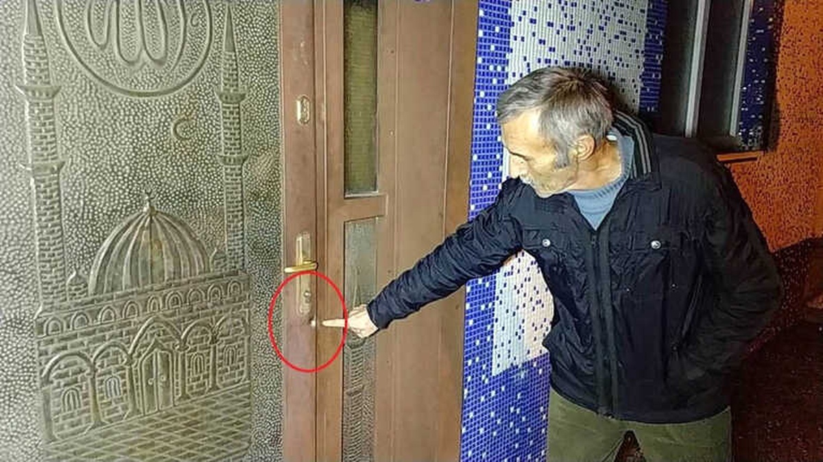Samsun\'da Silahlı Saldırıda Caminin Kapısına Kurşun İsabet Etti