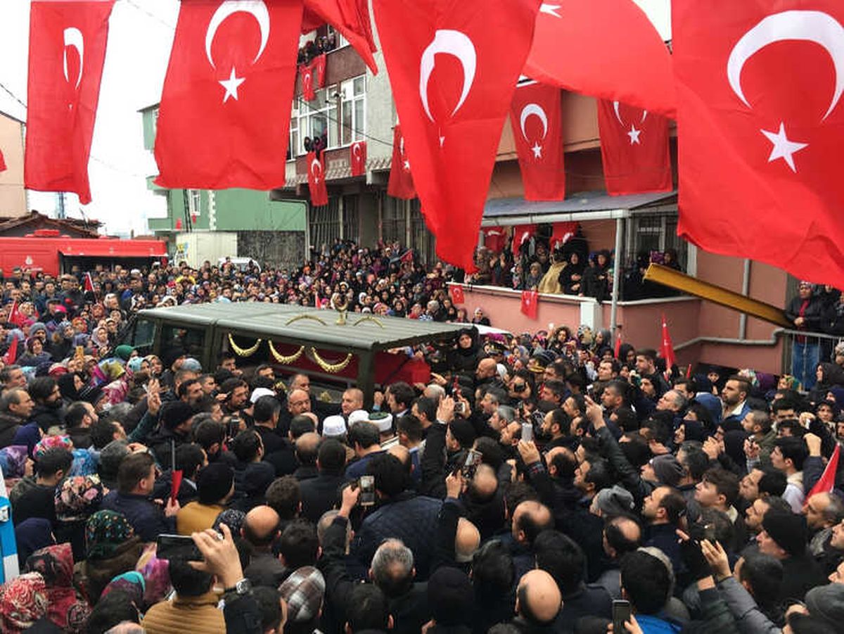 Şehit Eşinin Üniformasıyla Tabut Başında Gözyaşı Döktü