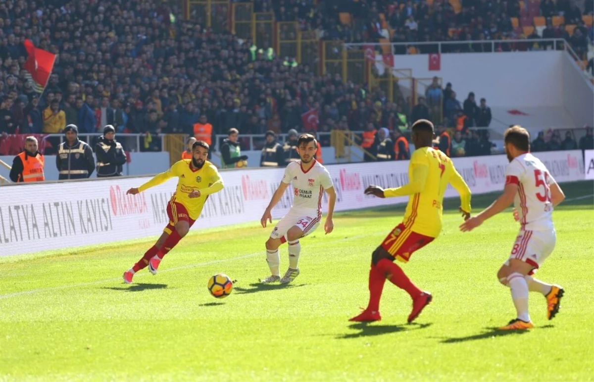 Süper Lig: Evkur Yeni Malatyaspor: 0 - D.g. Sivasspor: 0 (İlk Yarı)