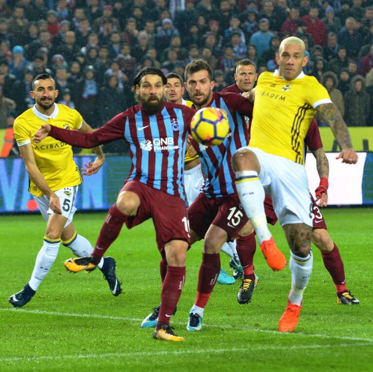 Süper Lig: Trabzonspor: 0 - Fenerbahçe: 0 (İlk Yarı)