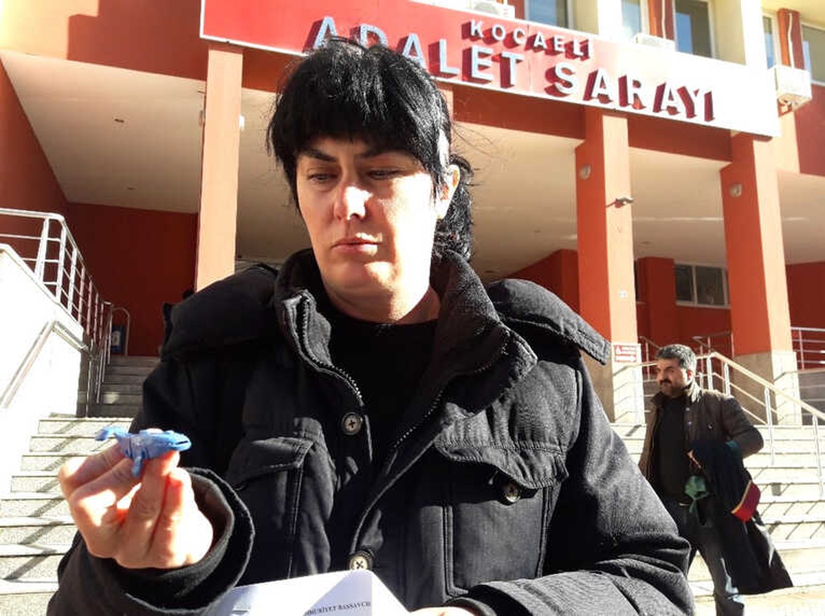 Sürpriz Yumurtadan \'Mavi Balina\' Çıkınca Soluğu Adliyede Aldı