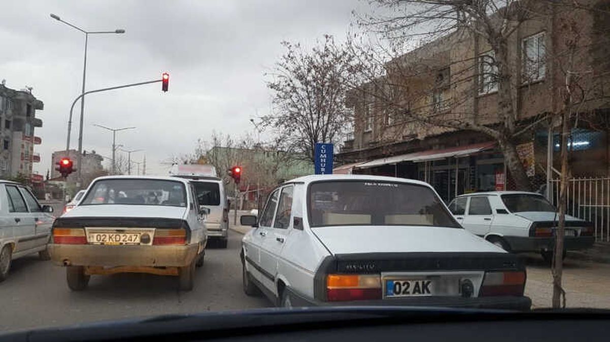 Trafik Işıklarının Önünde Park Edilen Araçlara Ceza Yağdı