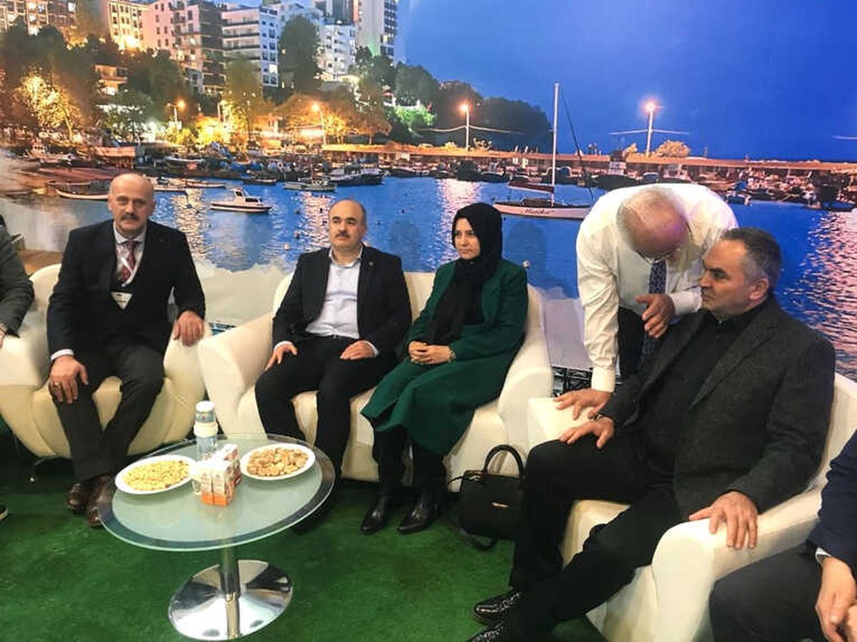 Vali Dağlı ve Başkan Ay, Akçakoca Standını Ziyaret Etti