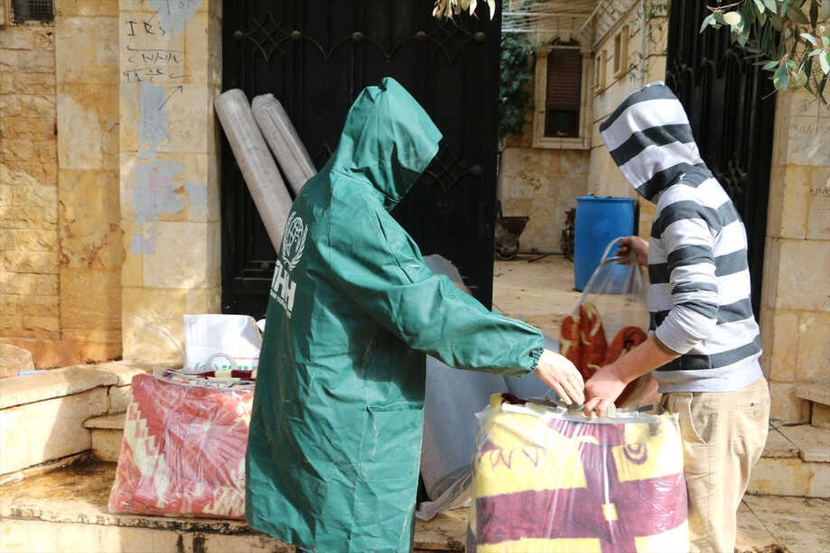 Afrin\'den Göç Eden Ailelere İhh\'dan Yardım