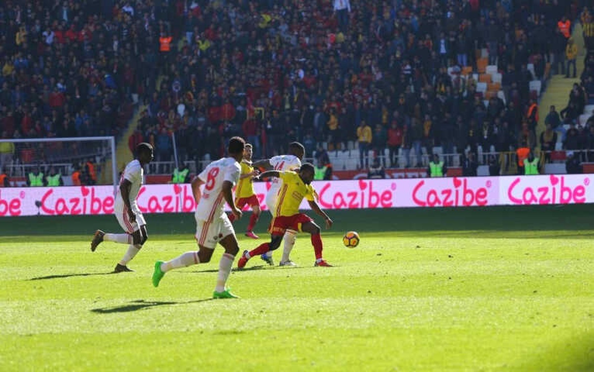 Azubuike, Antalyaspor Maçında Cezalı Duruma Düştü