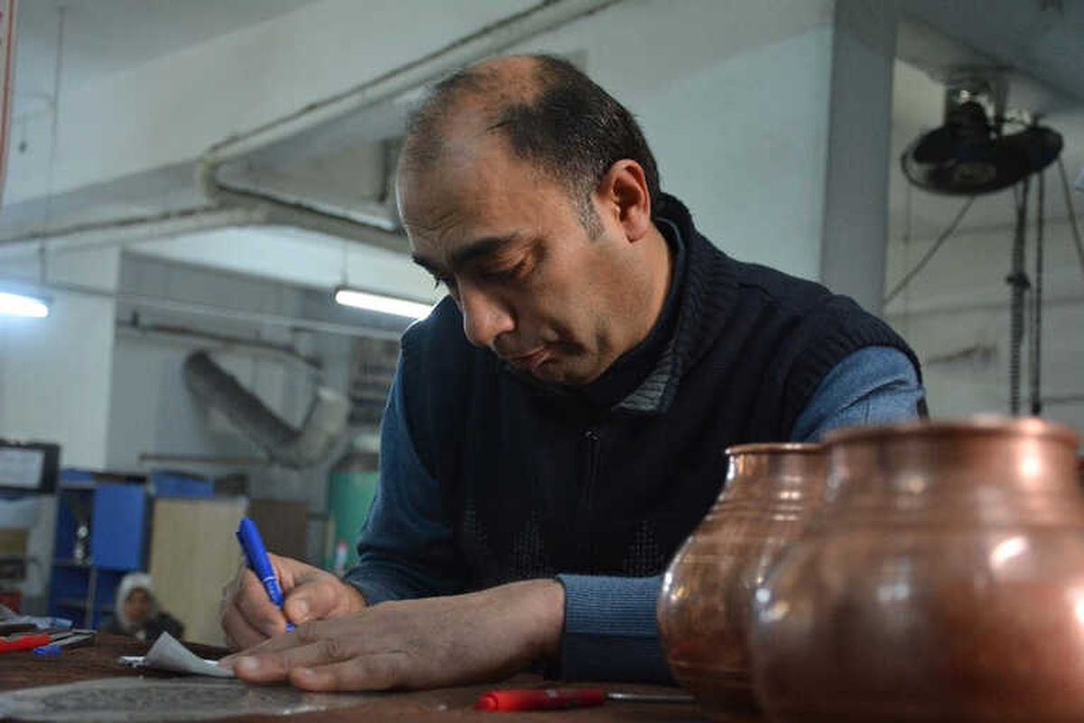 Bakırcı Esnafı \'Zeytin Dalı\' Figürü İşlemeye Başladı