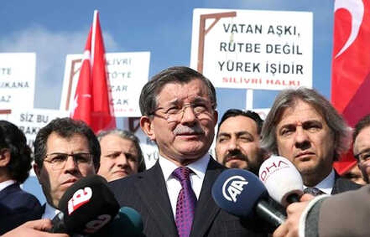 Davutoğlu: Afrin\'de Omuz Omuza Vermeliyiz