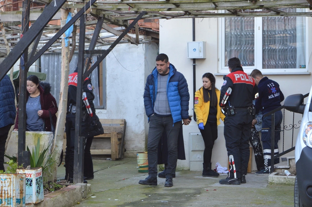 Ev Sahibi ile Kiracı Birbirlerini Bıçakla Yaraladı