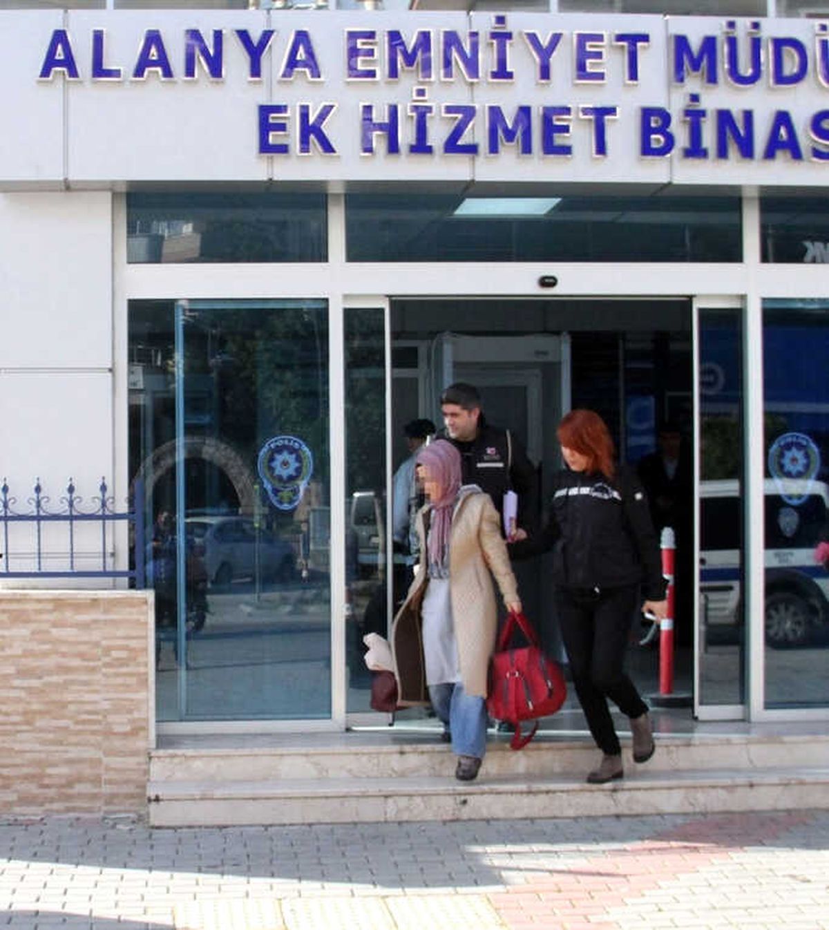 Fetö\'den Aranan Kadın Öğretmen Alanya\'ya Getirildi