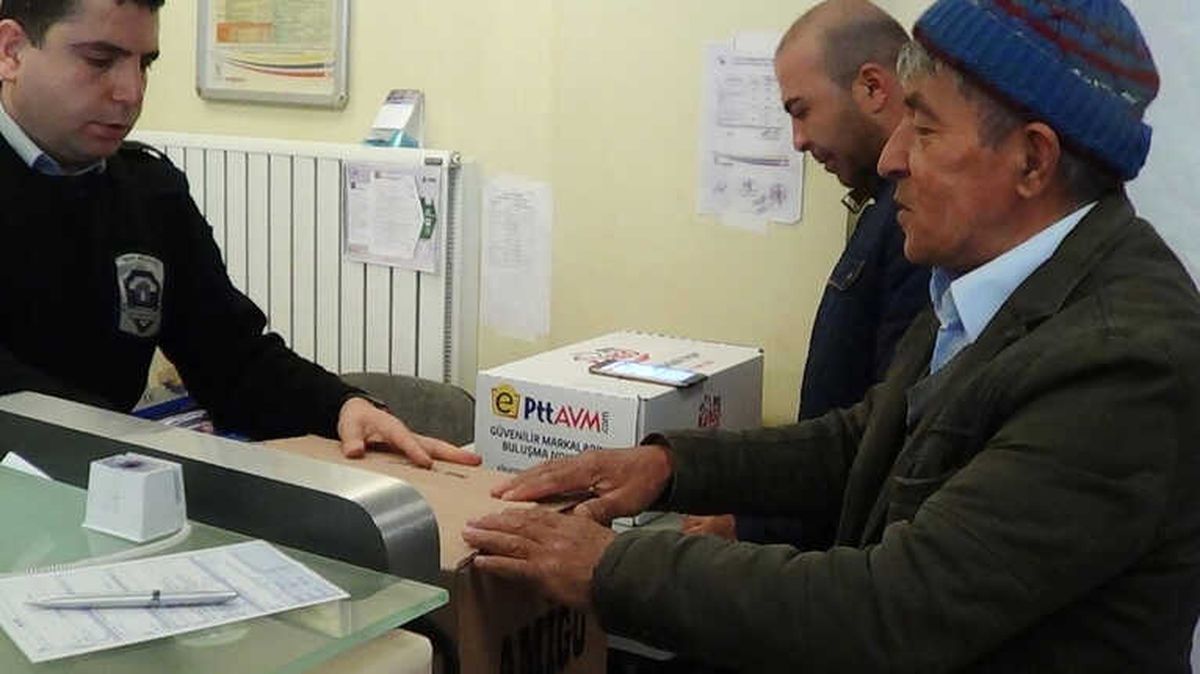 Huzur Evi Sakininden Afrin\'deki Askerlere Çorap ve Bere