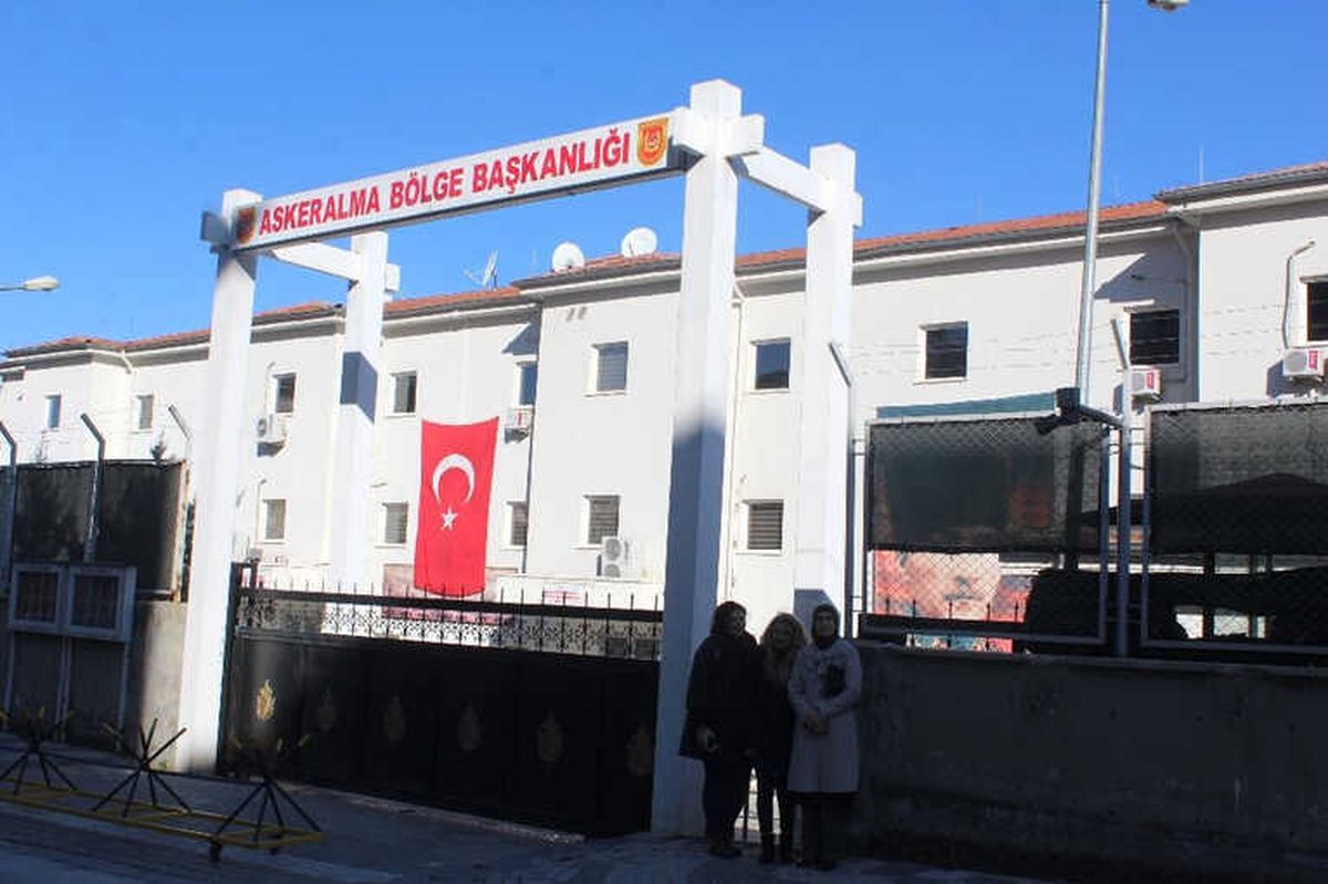 Kadın Öğretmenler Gönüllü Askerlik Başvurusunda Bulundu