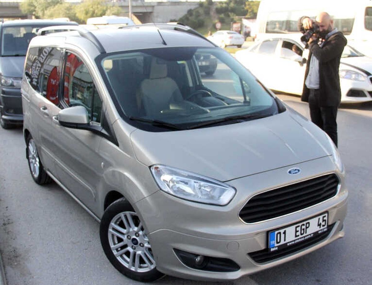 Kamyonetin Camını Kırıp 35 Bin Euro Çaldılar