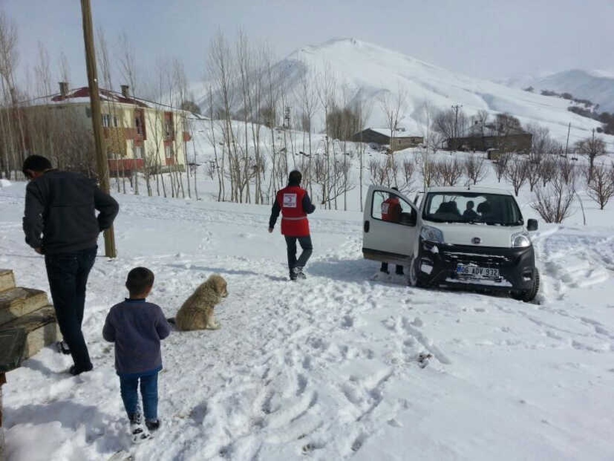 Kızılaydan Evi Yanan Geylani Ailesine Yardım Eli