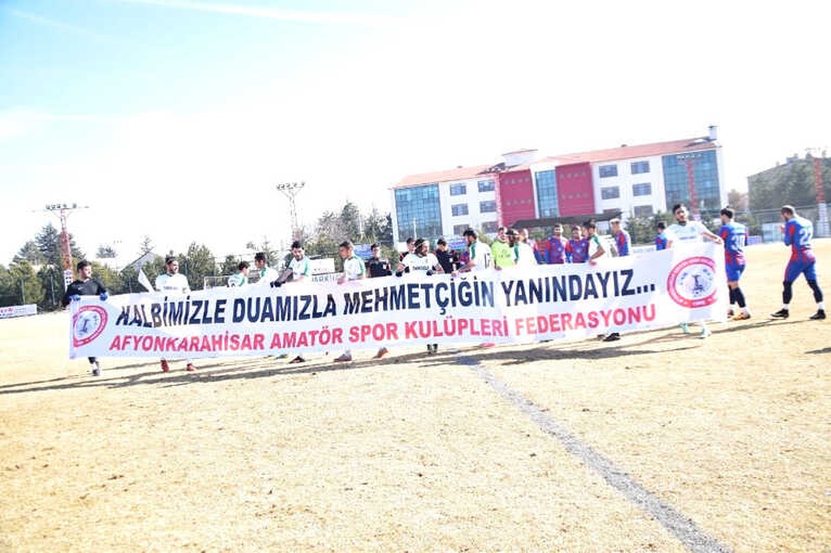Maça Mehmetçiğe Destek Pankartıyla Çıktılar