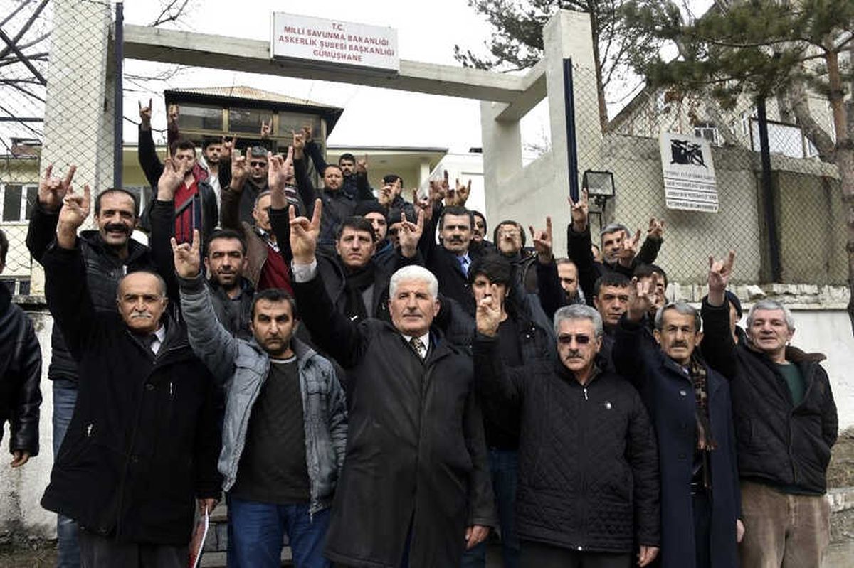 MHP ve Ülkü Ocakları Mensupları Gümüşhane\'de Gönüllü Askerlik Başvurusu Yaptı