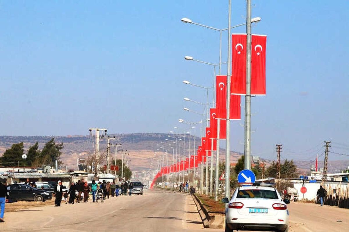Öncüpınar\'da Türk Bayraklı Destek