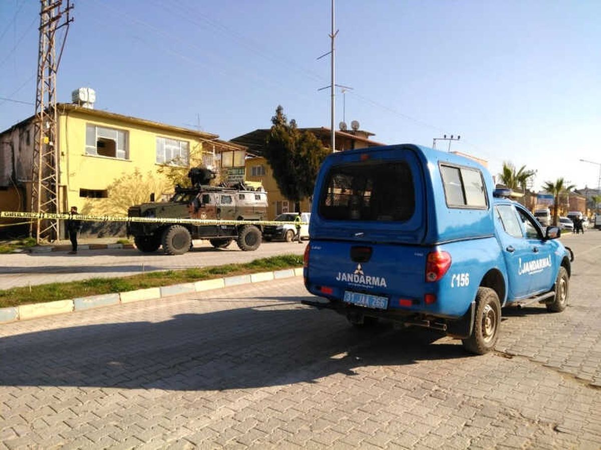 Reyhanlı\'da Lpg İstasyonu Yakınına Roket Düştü