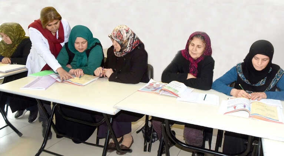 Şahinbey\'de Okuma - Yazma Öğrenen Kursiyerlerin Hayatı Değişti