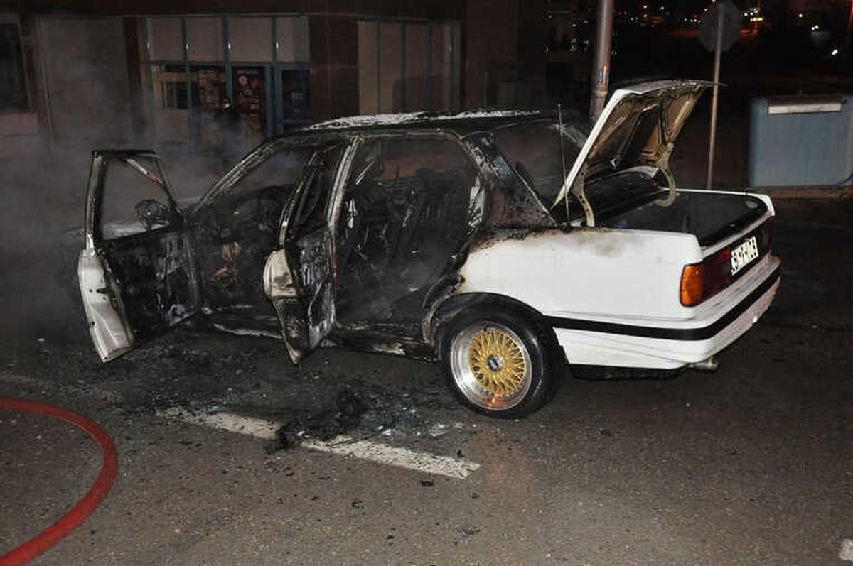 Seyir Halindeki Otomobil Alev Alev Yandı