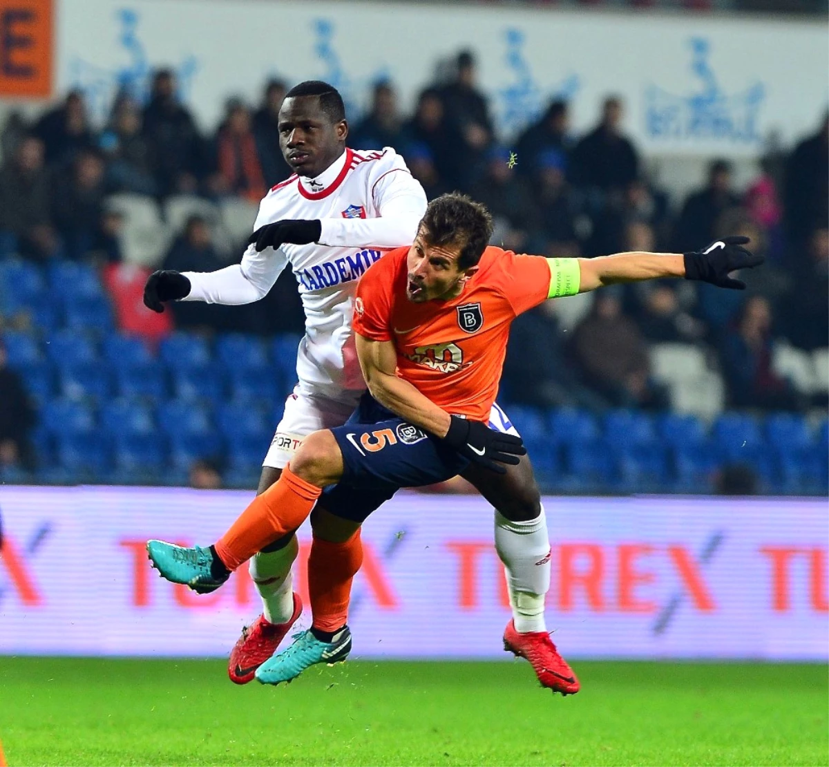 Süper Lig: Medipol Başakşehir: 5 - Kardemir Karabükspor: 0 (Maç Sonucu)