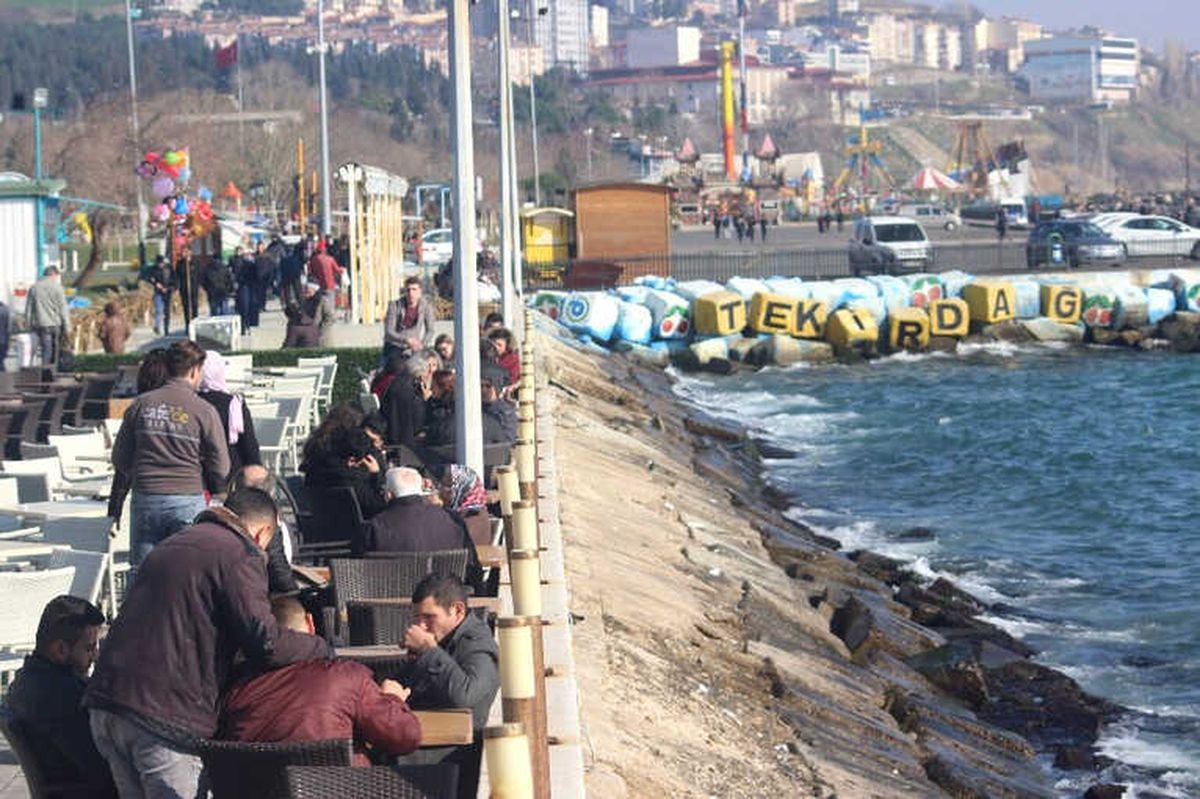Tekirdağlılar Güneşin Keyfini Çıkartıyor