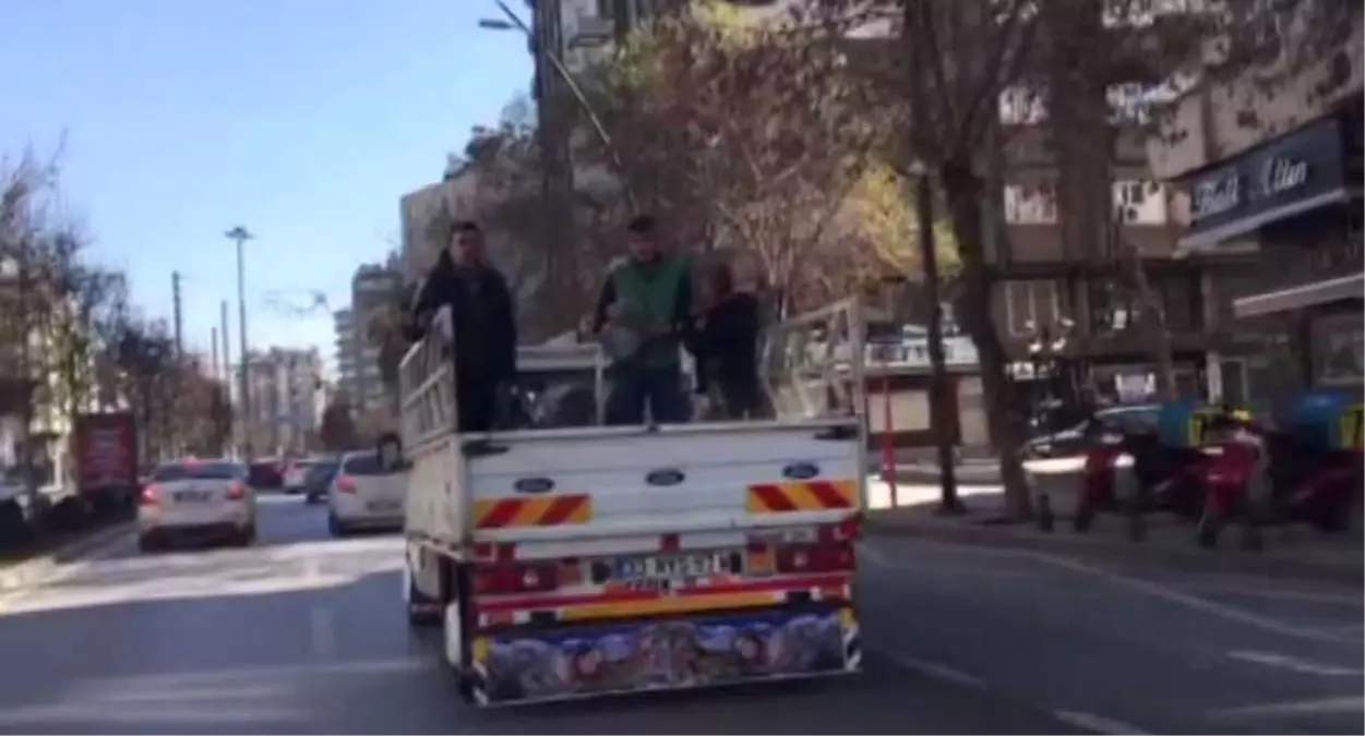 Trafikte Açık Hava Konseri