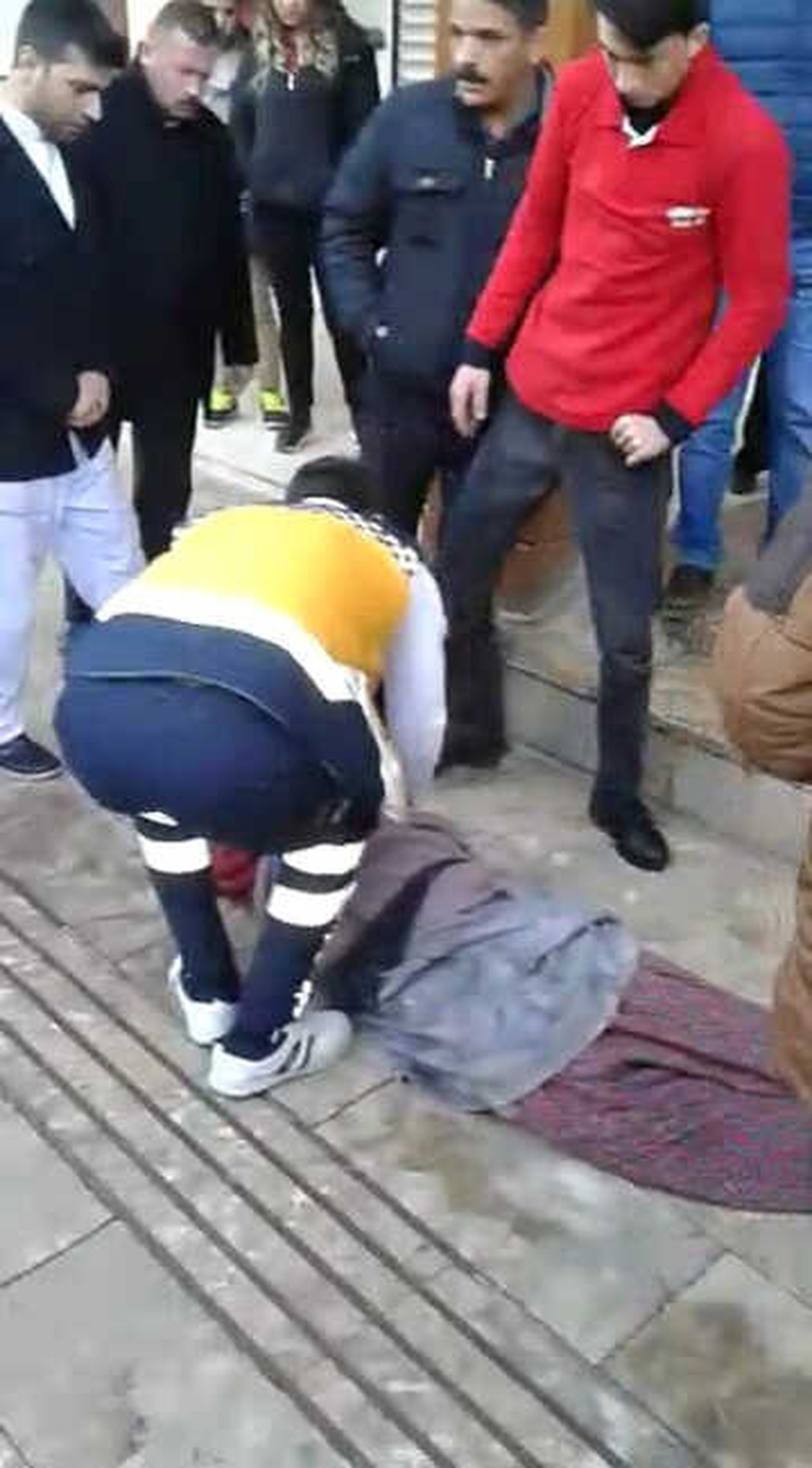 Yüksekten Düşen Yaşlı Kadın Hayatını Kaybetti