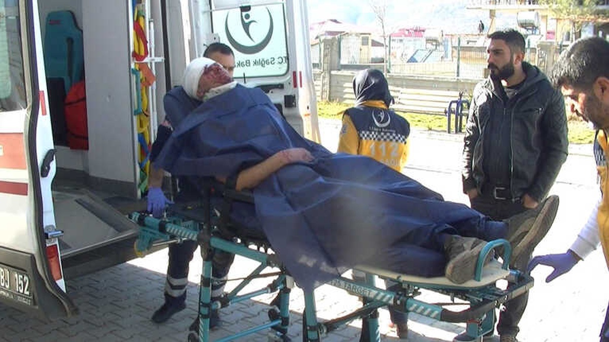 Adıyaman\'da İki Otomobil Çarpıştı: 3 Yaralı