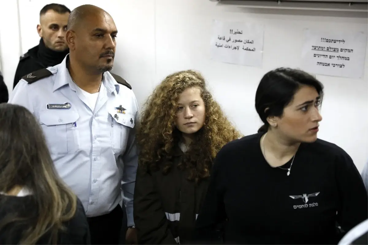 Ahed Tamimi\'nin Gözaltı Süresi Yeniden Uzatıldı