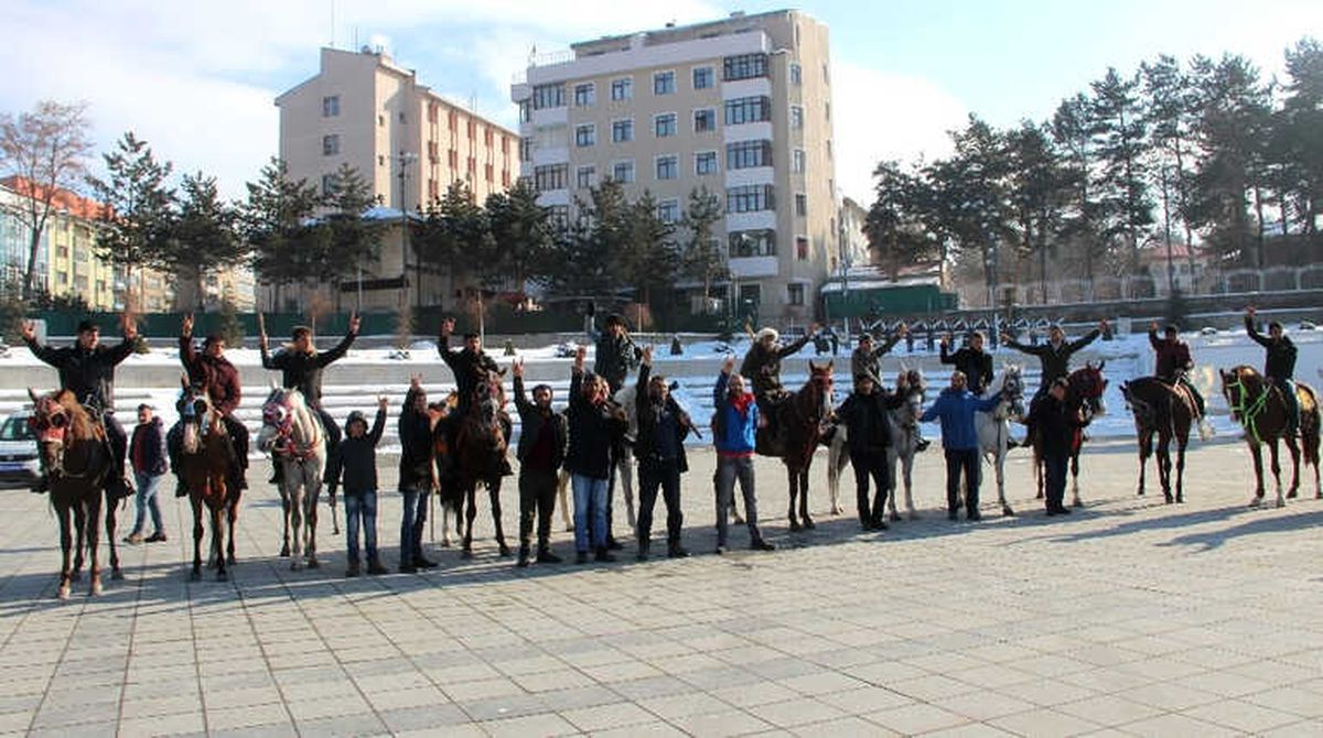Atlı Cirit Ekibinden Zeytin Dalı Harekatı\'na Destek