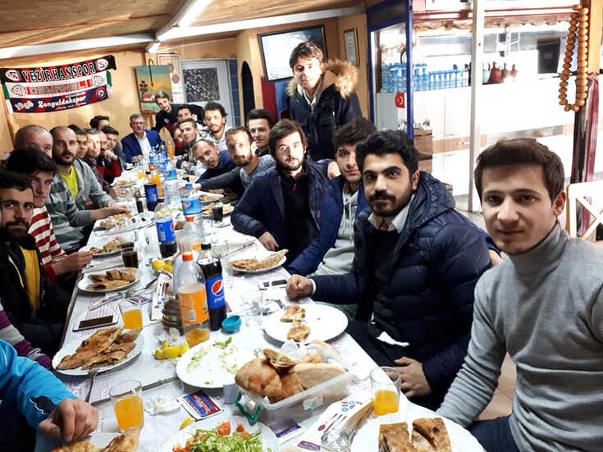 Başkan Duymuş\'dan Vezirhanspor\'a Galibiyet Yemeği