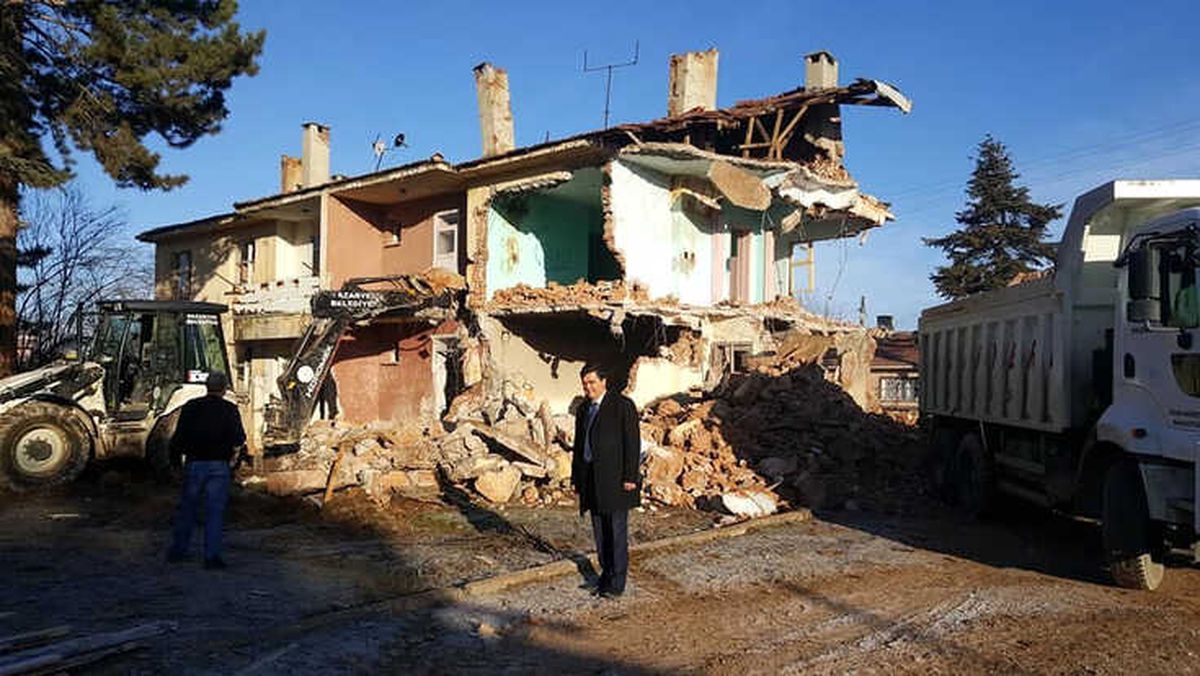 Başkan Yalçın Yıkım Çalışmalarını Yerinde İnceledi