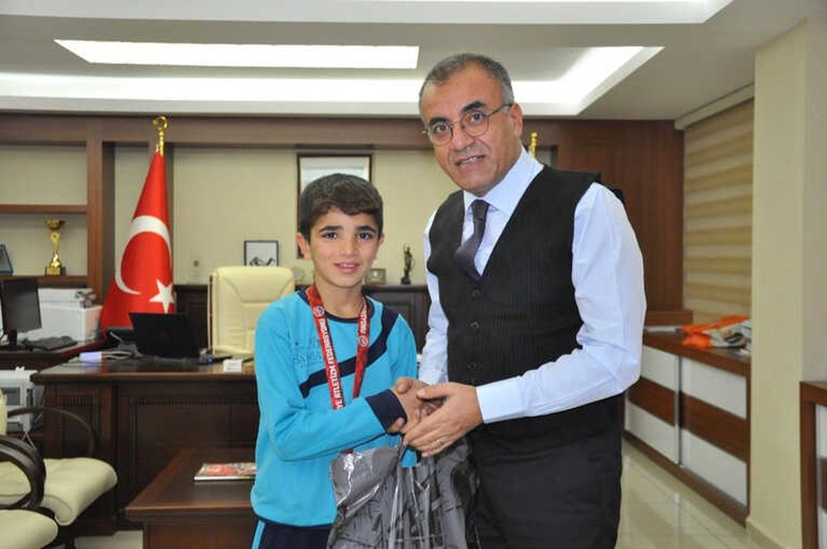 Belediye Başarılı Sporcuları Ödüllendirdi