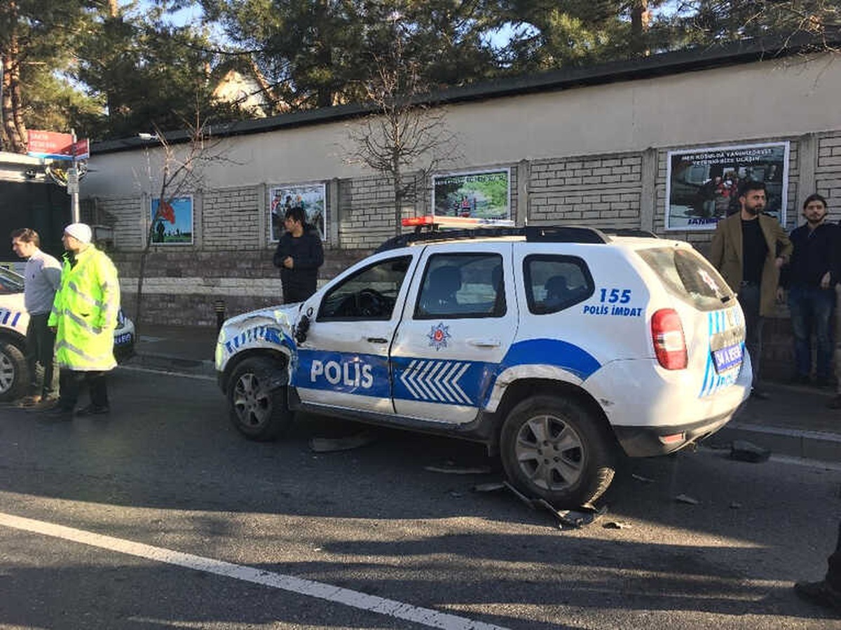 Beşiktaş\'ta Trafik Kazası: 1 Polis Memuru Yaralı