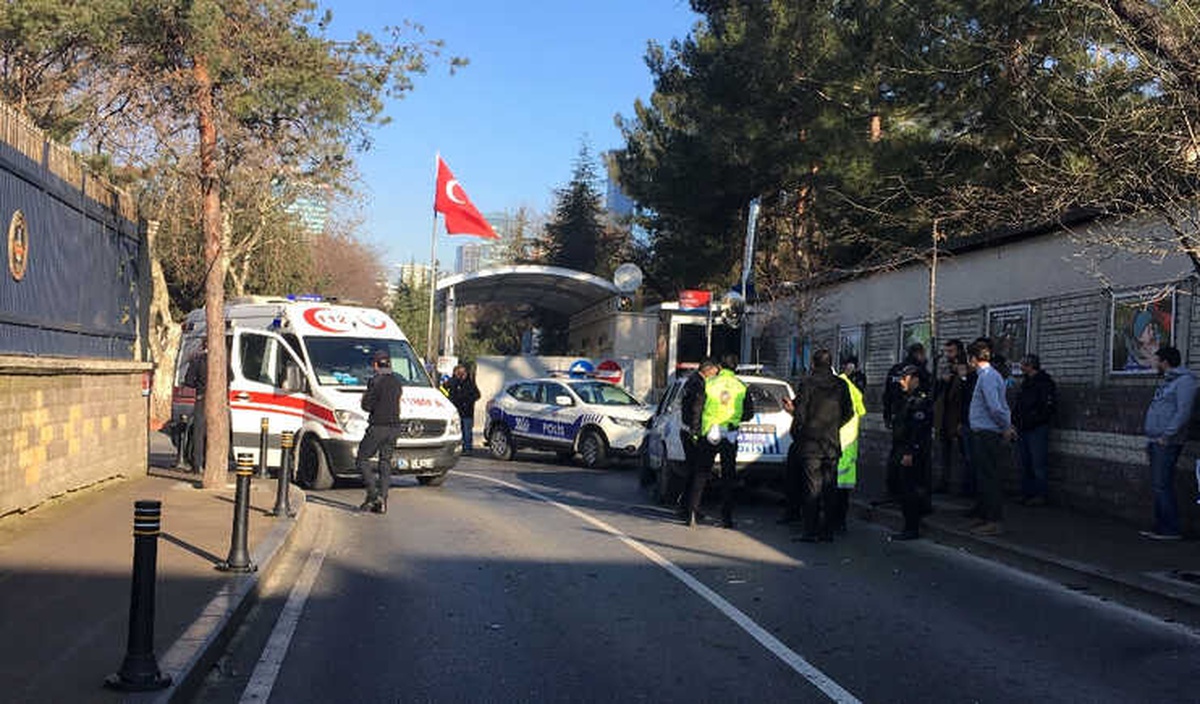 Beşiktaş\'ta Trafik Kazası: 1 Polis Yaralı
