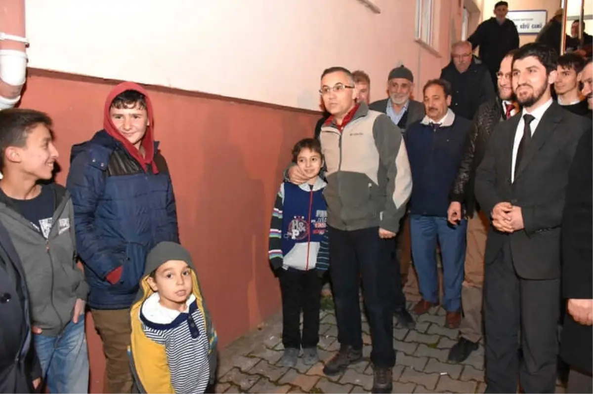 Çocuklar Köylerini Ziyaret Eden Vali\'den Parkın Yenilenmesini İstedi