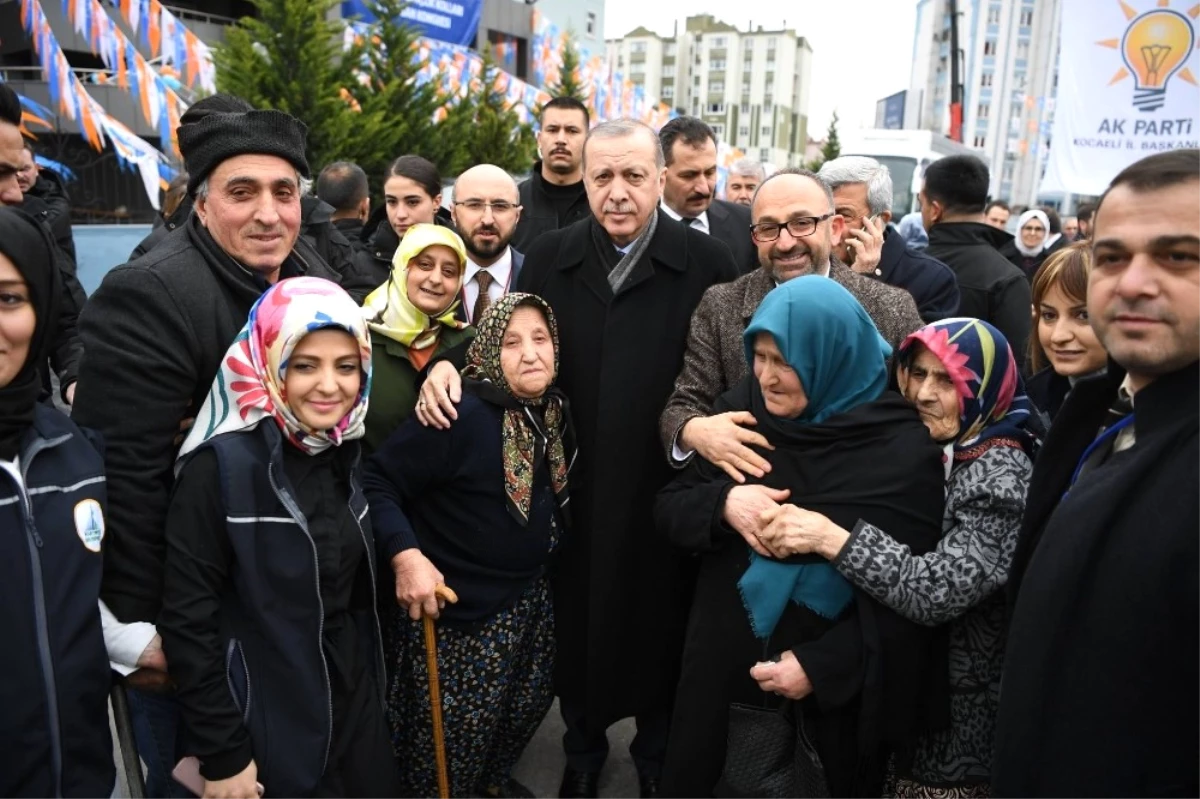 Cumhurbaşkanı Erdoğan Alo Evlat Hattı\'nın Büyükleri ile Bir Araya Geldi